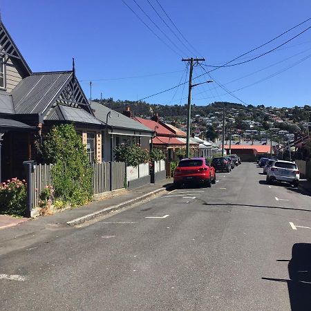 City Townhouse Walking Distance To City Launceston Bagian luar foto