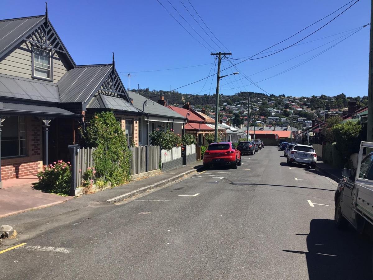 City Townhouse Walking Distance To City Launceston Bagian luar foto
