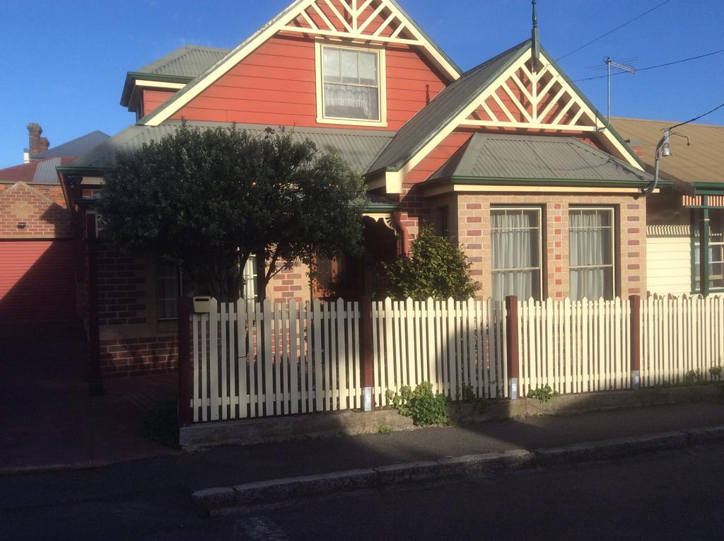 City Townhouse Walking Distance To City Launceston Bagian luar foto