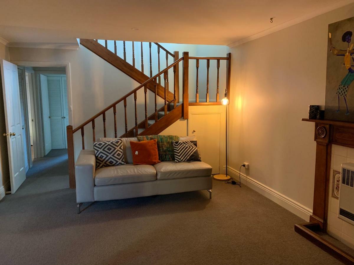 City Townhouse Walking Distance To City Launceston Bagian luar foto